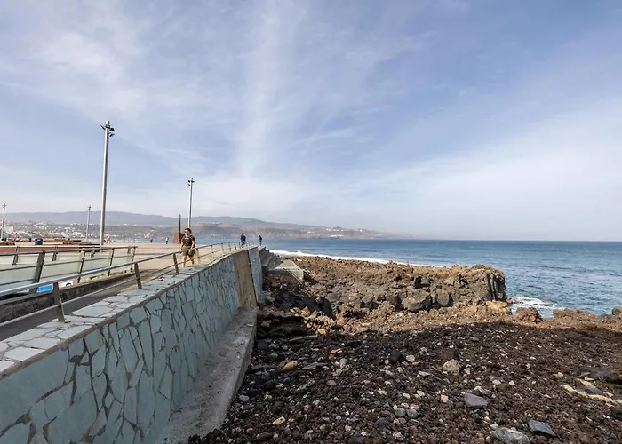 Junto A La Playa Las Palmas / Gran Canaria